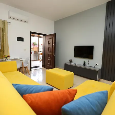 Berat Central Apartment Appartamento