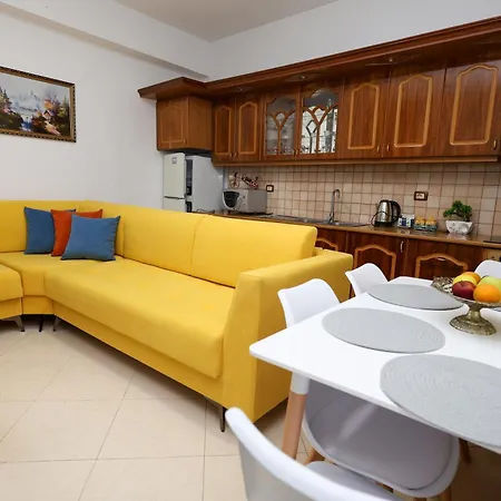 Berat Central Apartment Lägenhet