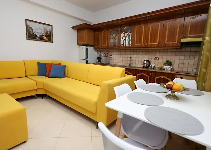 Berat Central Apartment Appartamento